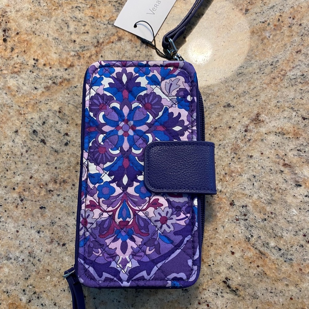 BWT  Vera Bradley Iconic RFID smart phone wristlet